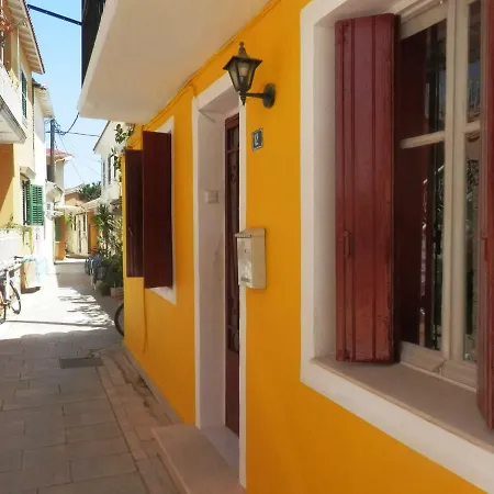 Yellow House Apartman
