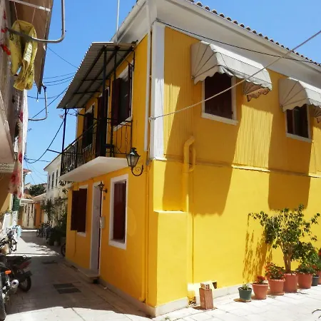 Yellow House Apartman *