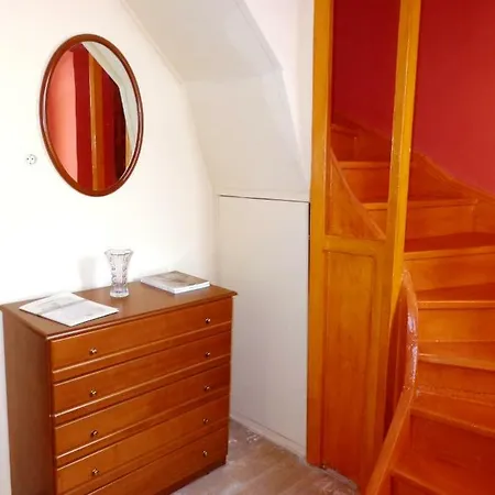 Yellow House Apartman *